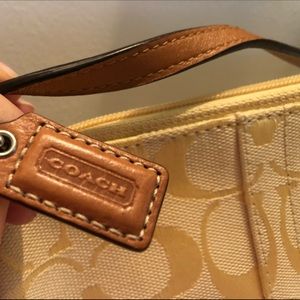 Vintage gold coach wristlet, great condition!